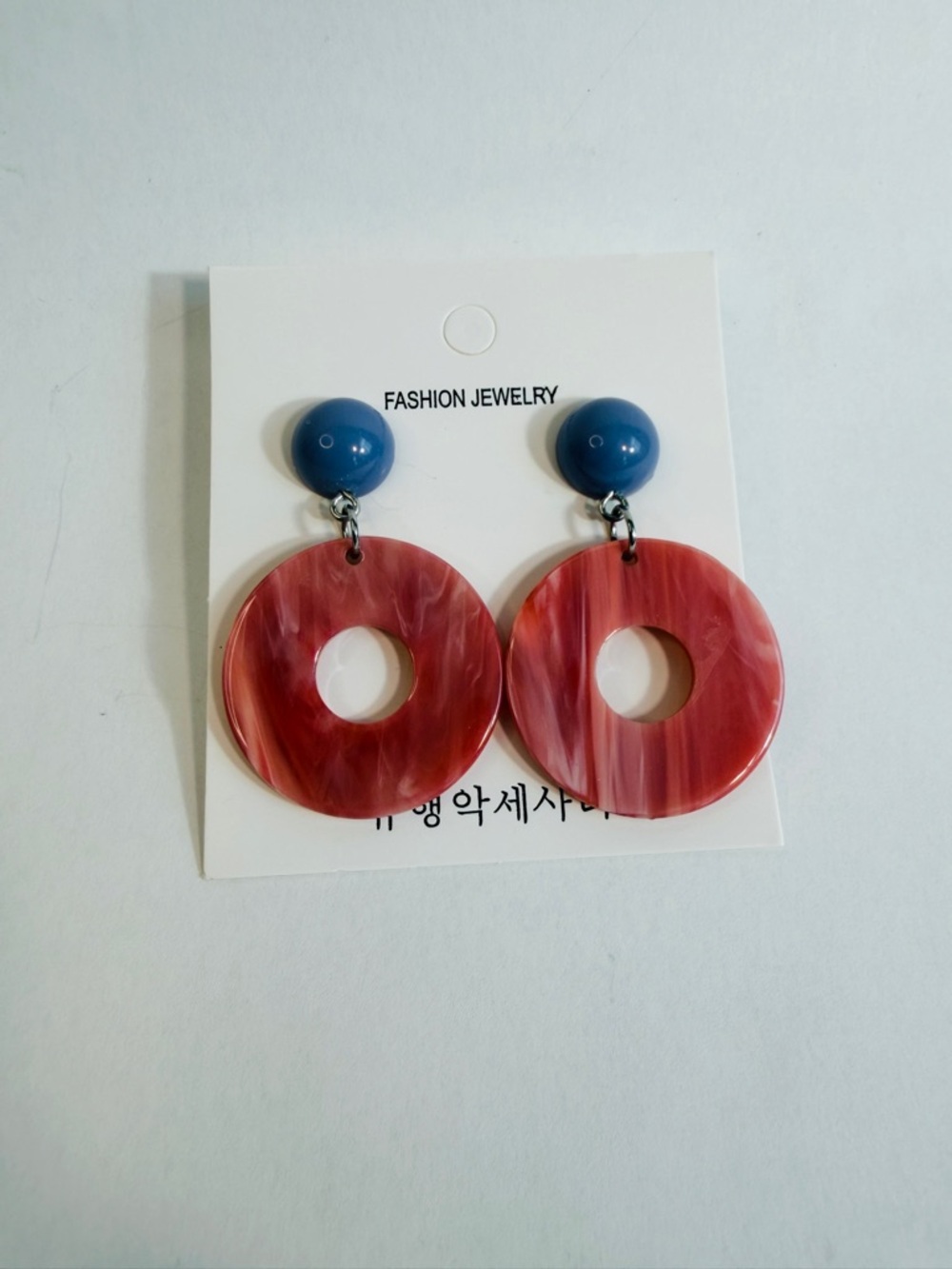 Fashion Jewelry Red Marble Hoop Earrings with Blue Studs